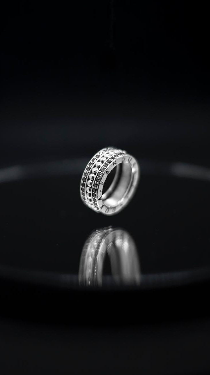 Bold Statements: Men's Signet Rings as a Fashion Trend