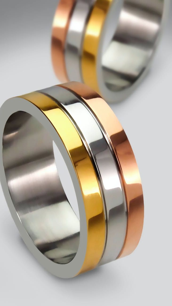 Matching Rings and Nail Art: Coordinating Accessories for a Complete Look