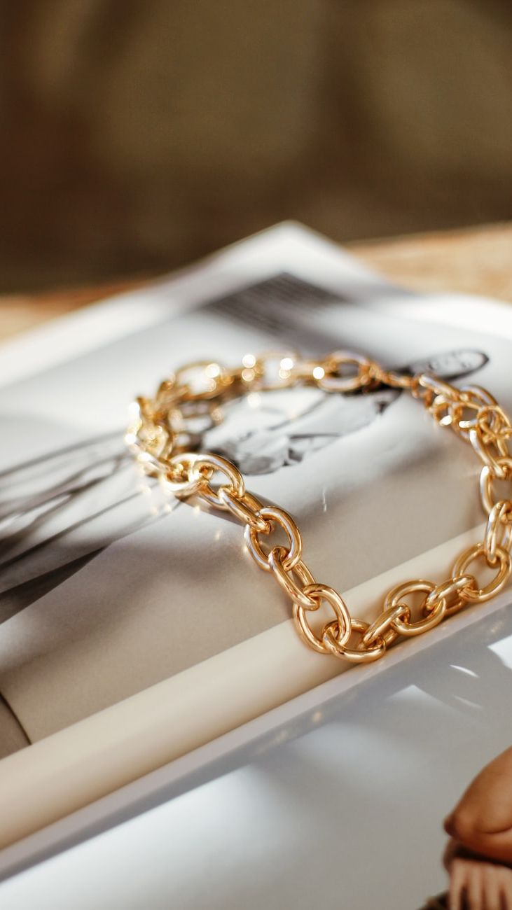 The Secret to a Stylish Look: Chain Bracelets That Have Taken Over Instagram