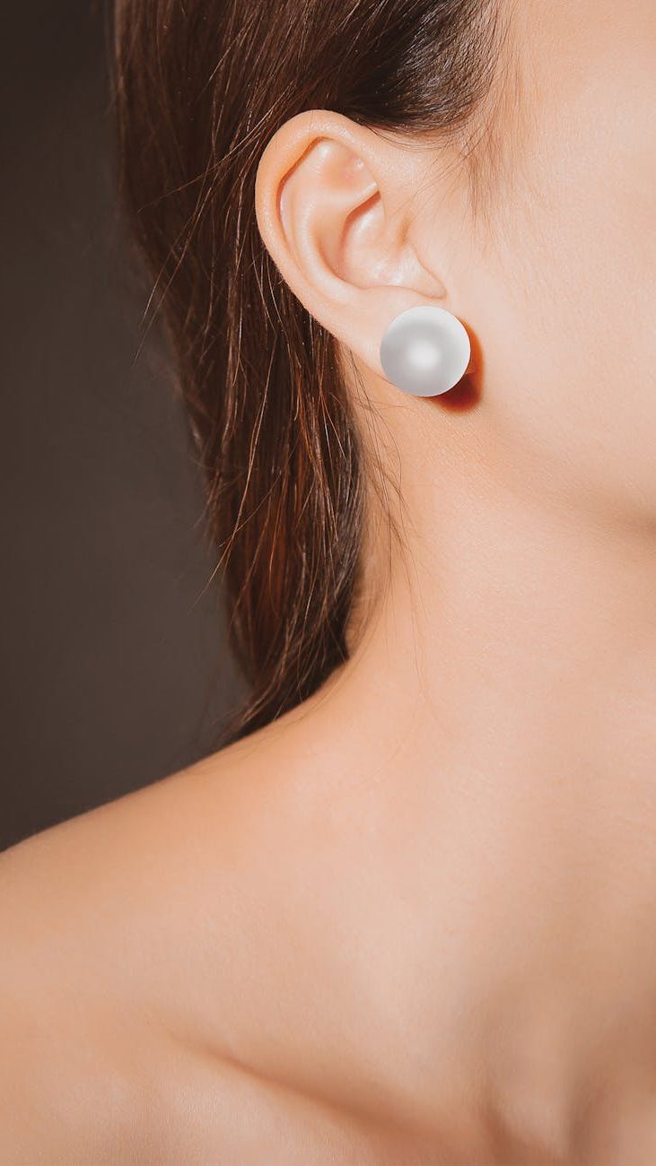 Earrings That Transform Your Look: This Season’s Top Trends for Stylish Women