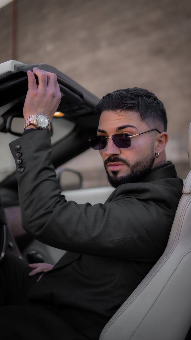 Fashionable Men’s Sunglasses: What to Wear This Season