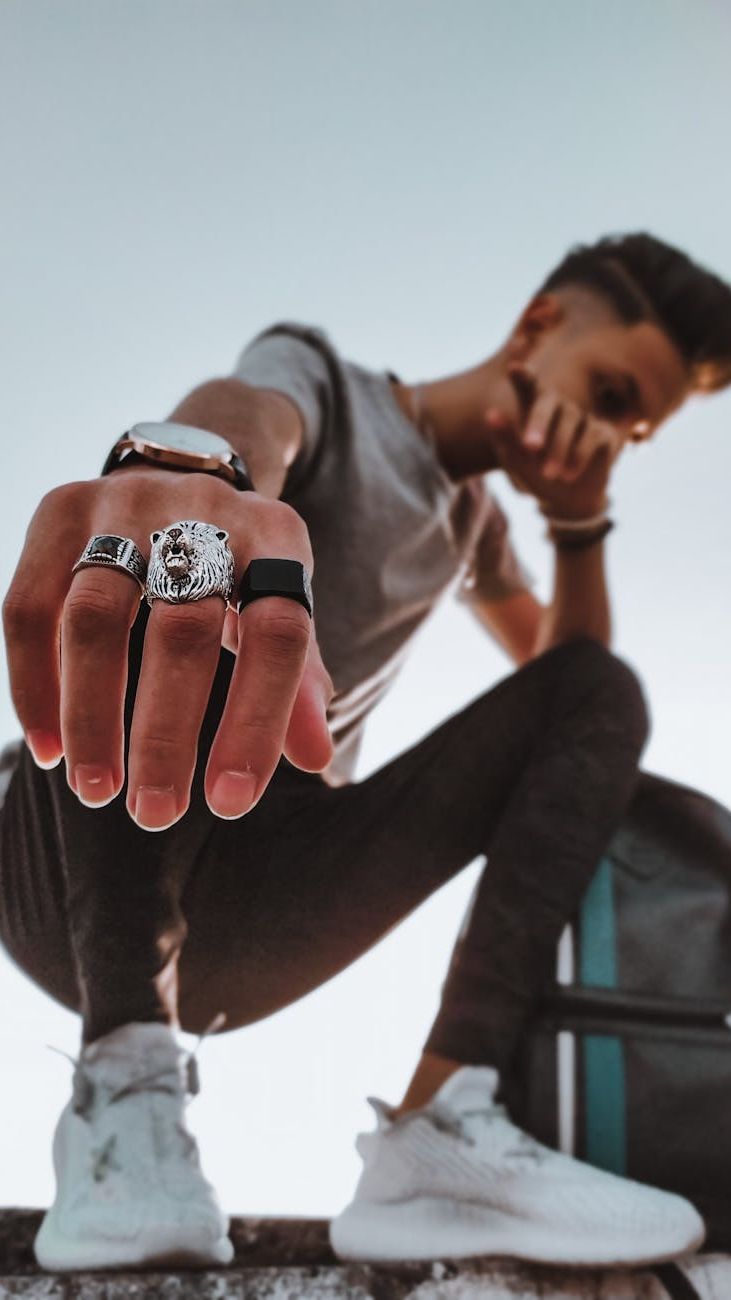 From Minimalism to Boldness: The Best Men’s Rings of the Season