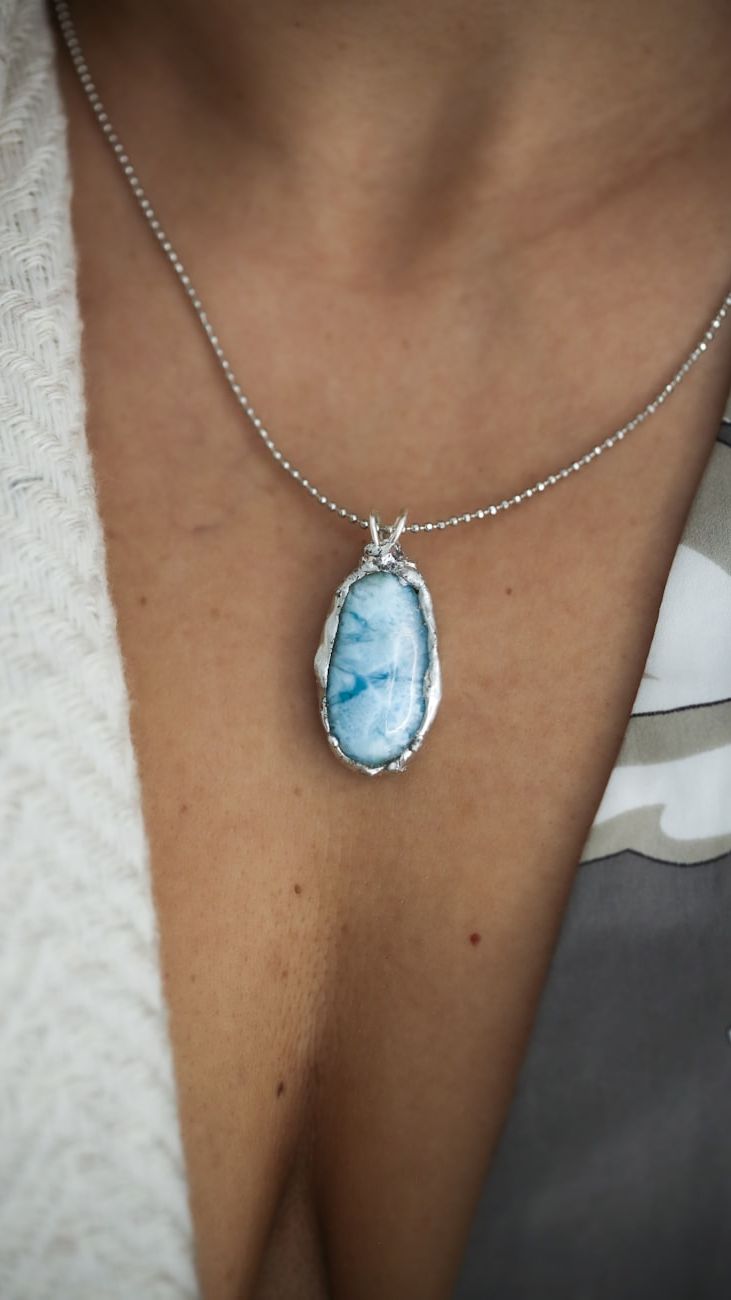 How to Choose a Necklace for Your Neckline: Stylist Tips