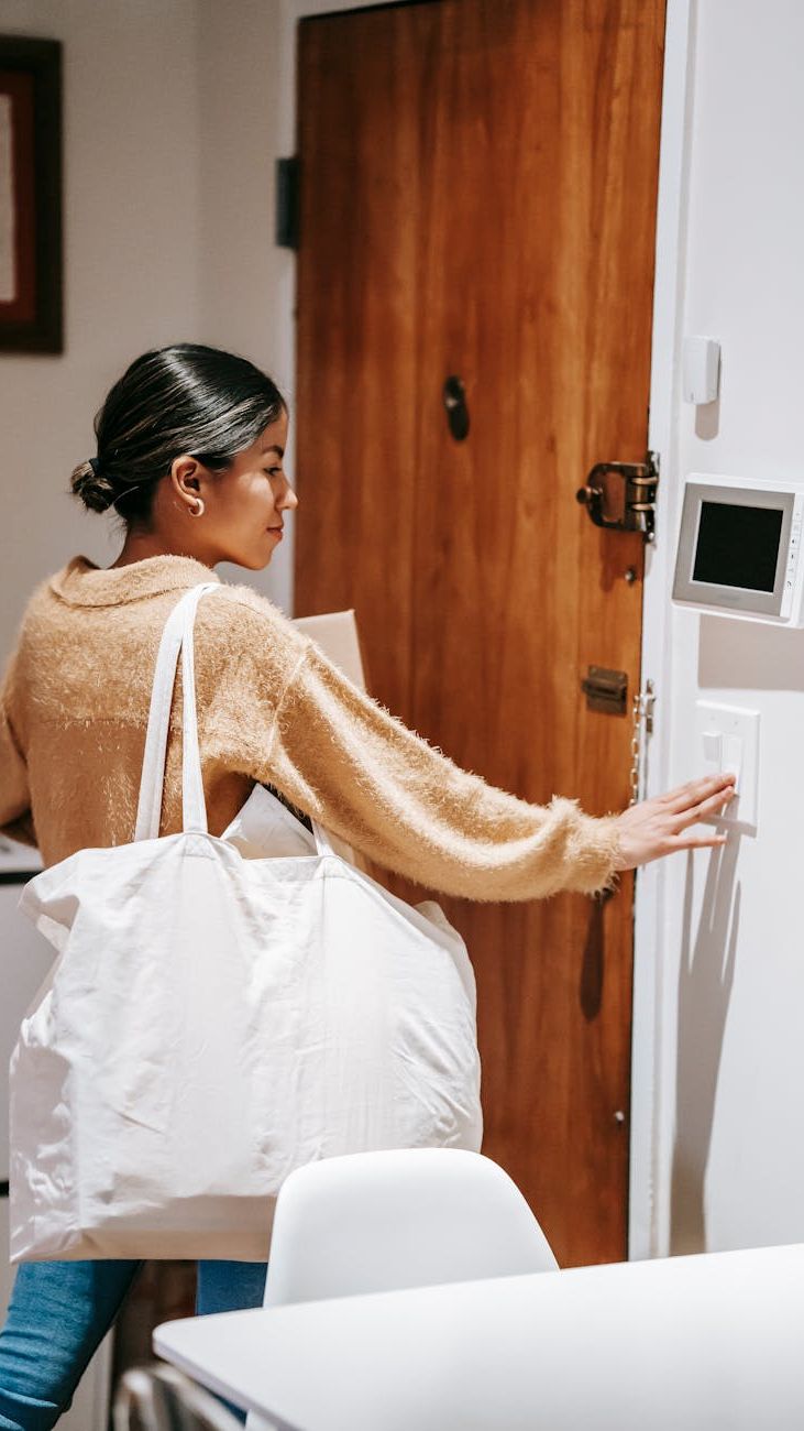 From Office to Shopping: How to Choose a Stylish and Spacious Tote