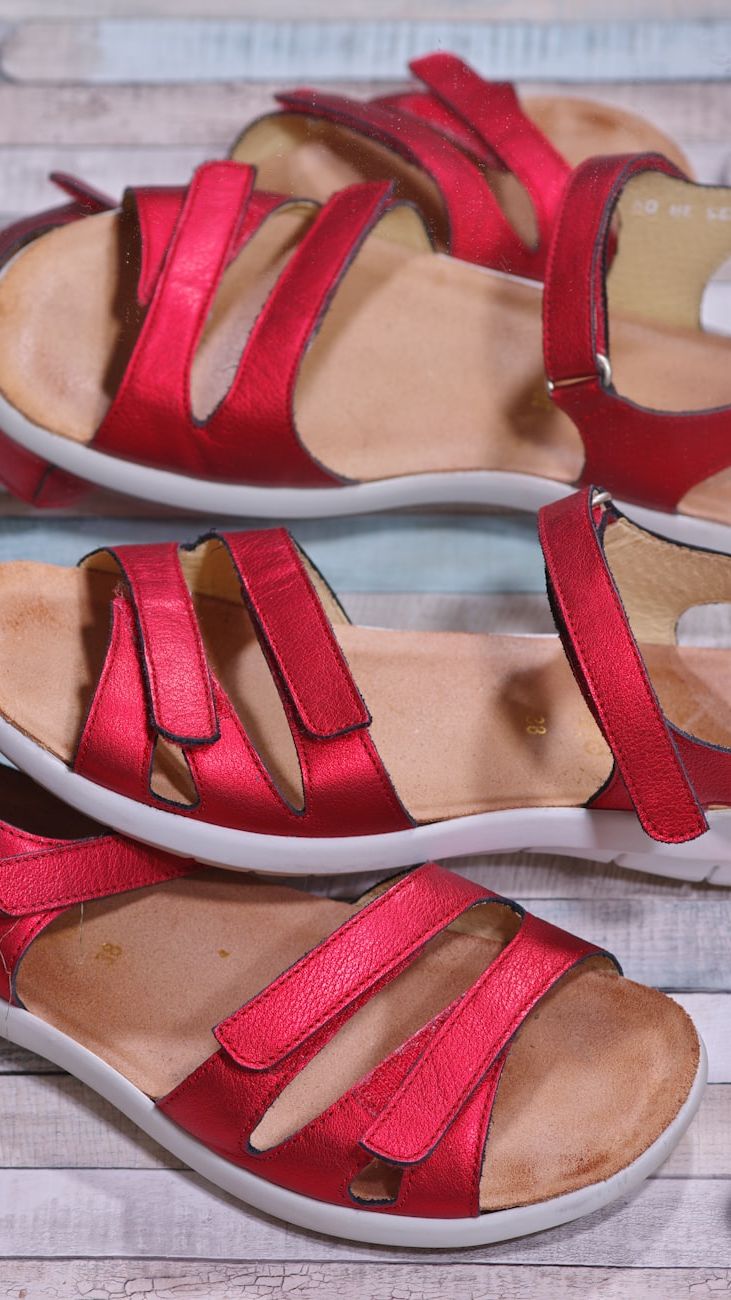 How to Choose the Perfect Sandals for Girls This Summer