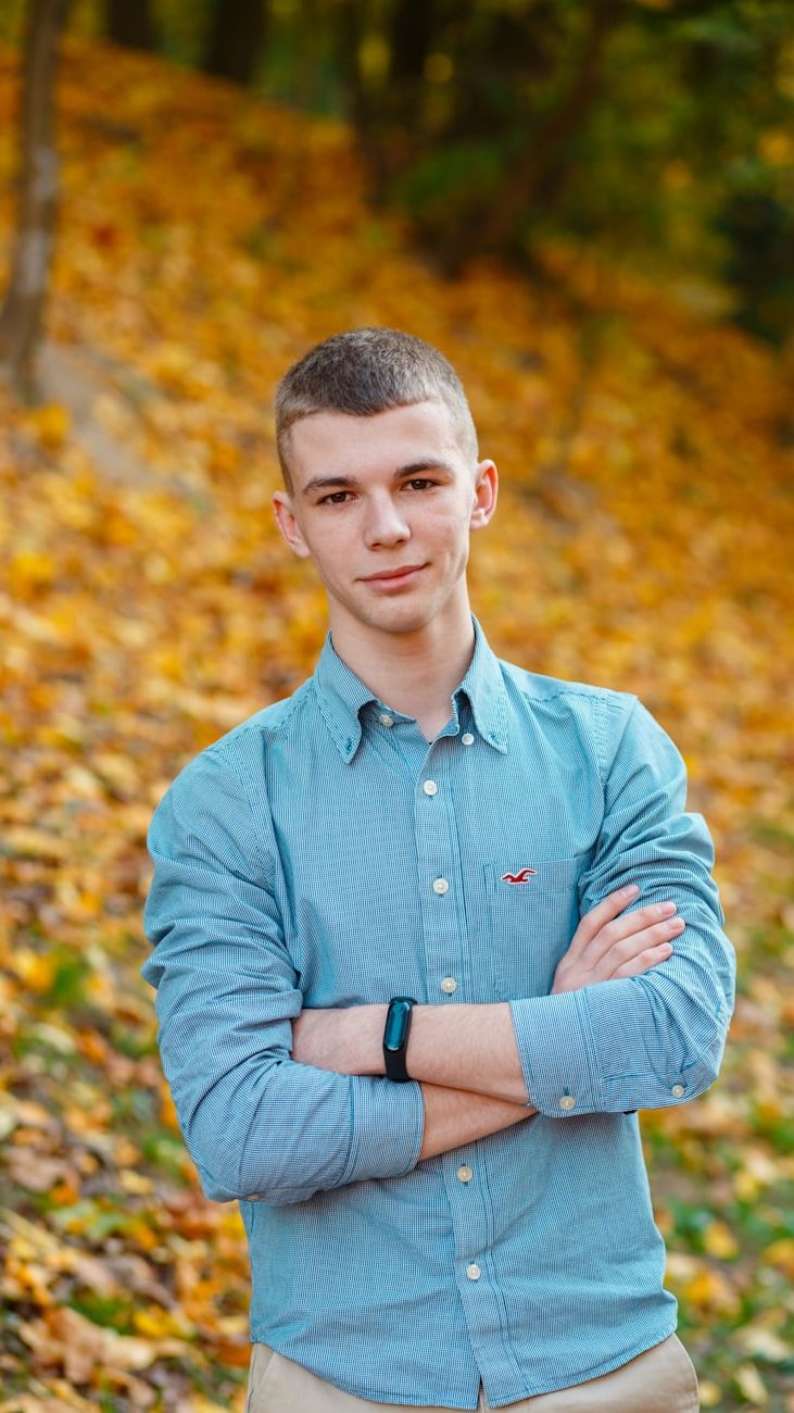 How to Choose the Perfect Shirt for School and Casual Days