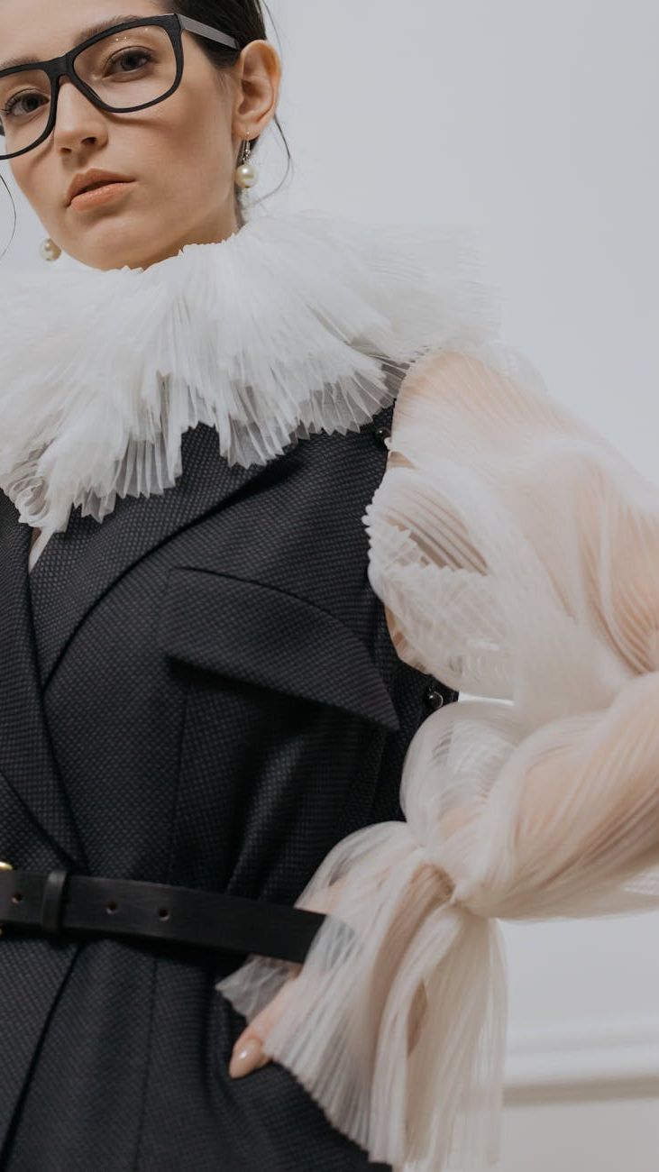 How to Wear a Belt with Dresses, Coats, and Jeans: A Style Guide