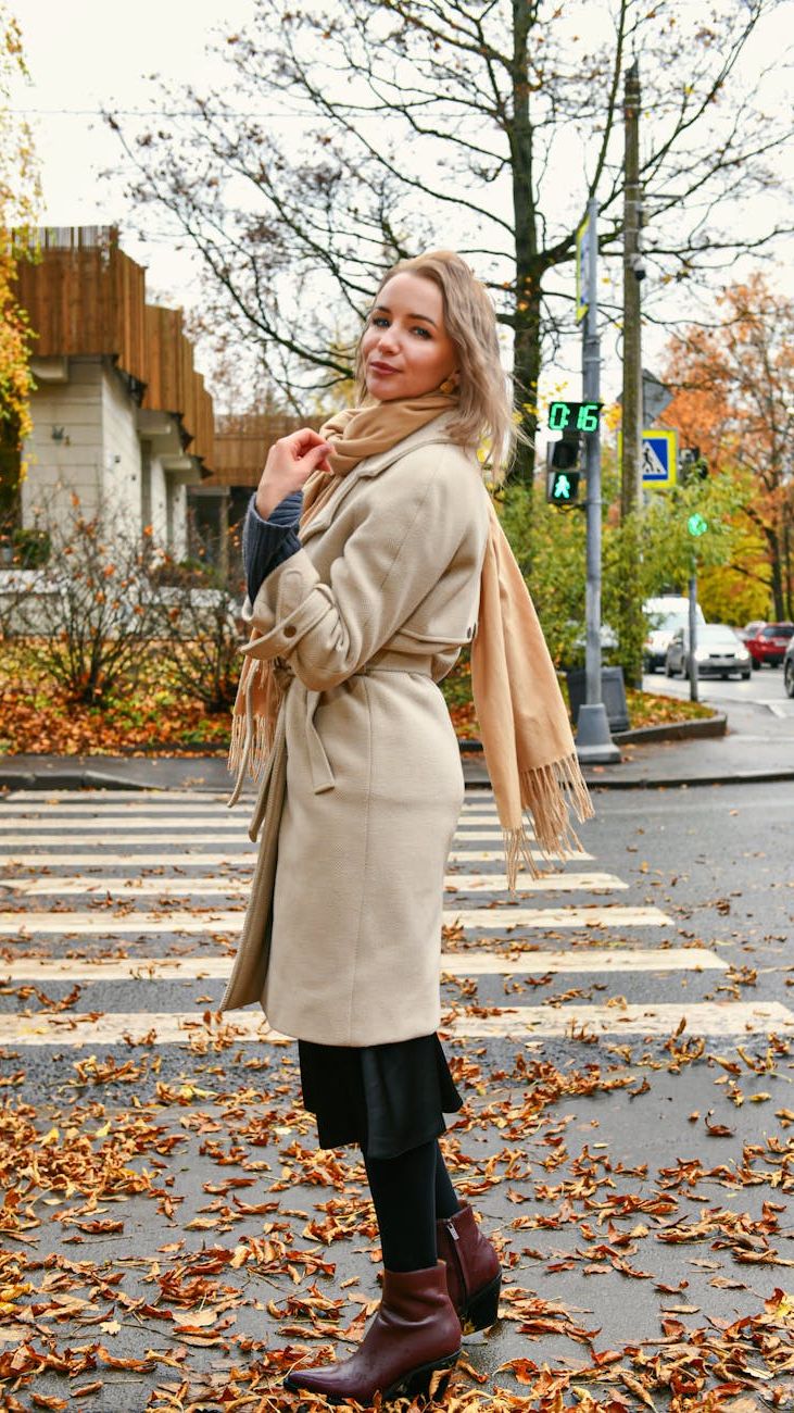 Scarf and Scent: How Textiles Hold Fragrances and Shape Your Style