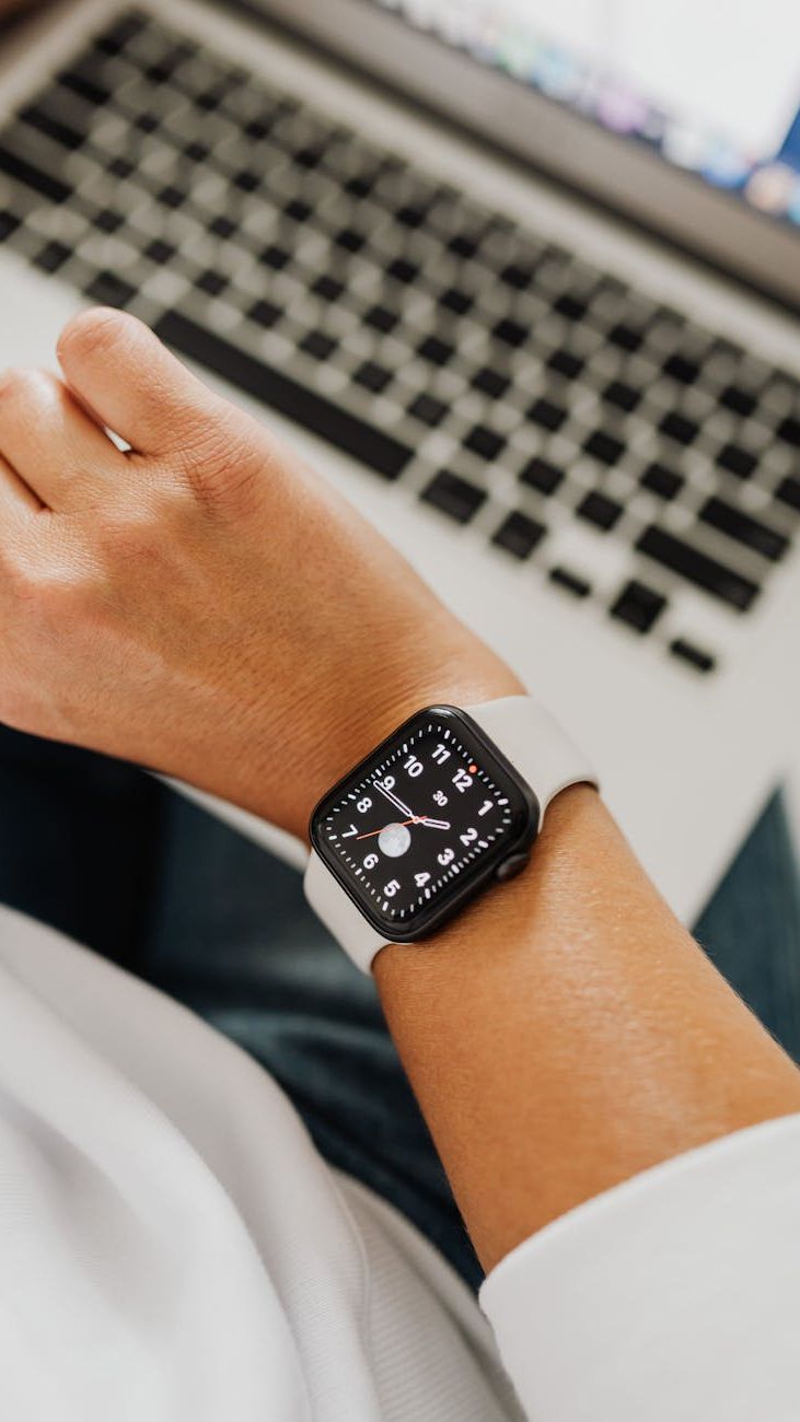 Smartwatches That Add Style: Top Men's Picks You Won’t Be Able to Take Your Eyes Off