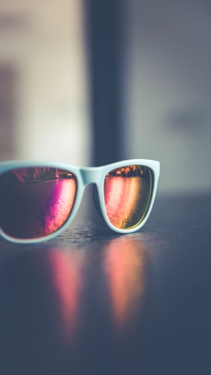 Sunglasses That Make You Look Cool: Best Styles for Boys