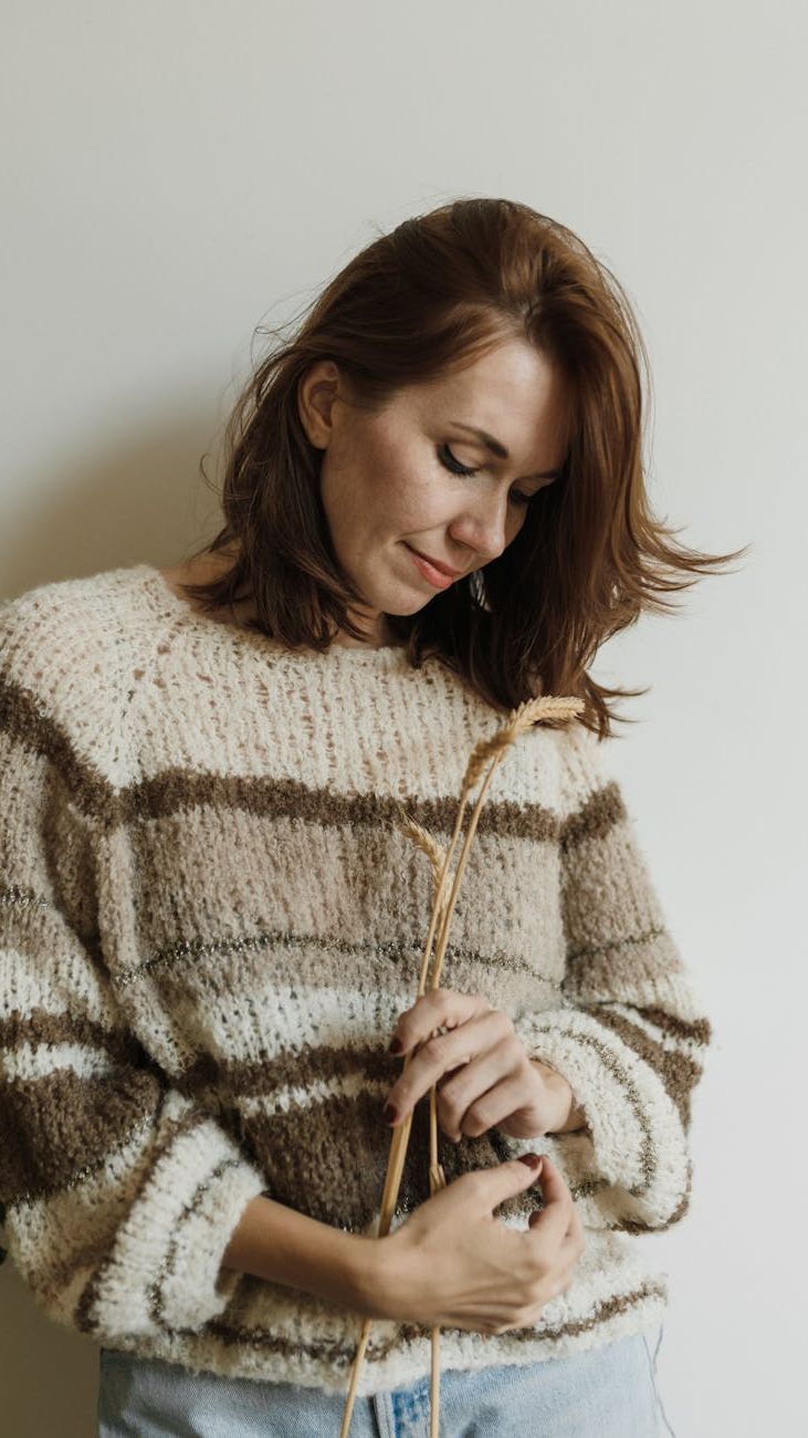 Sweater Weather Essentials: Must-Have Knits for Modern Women