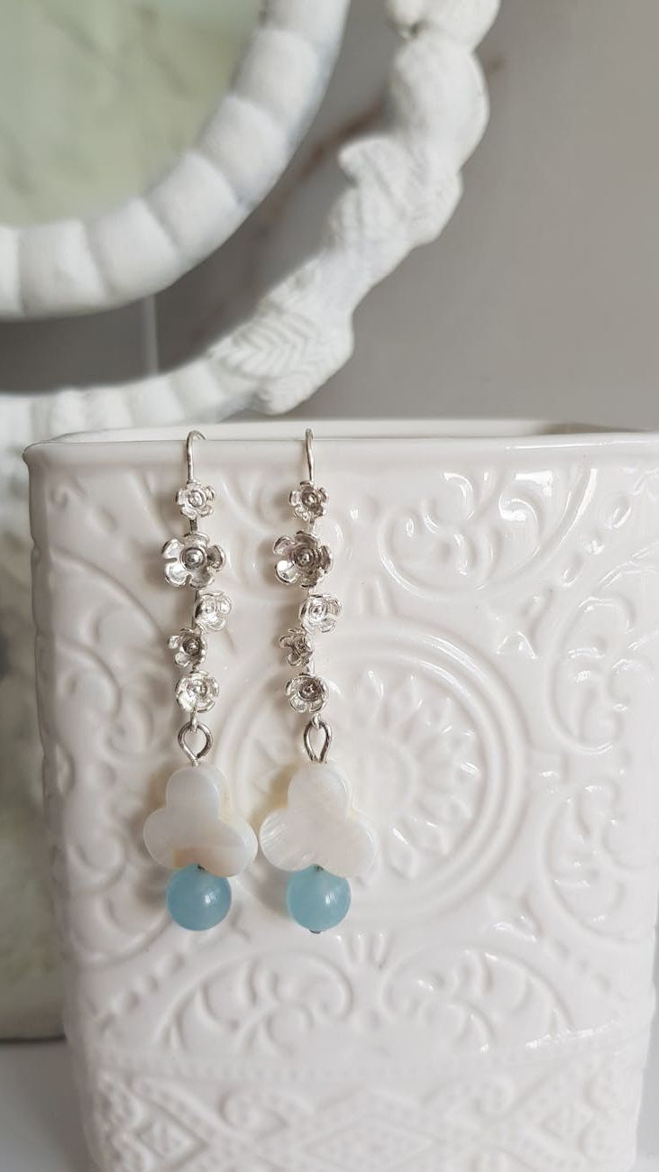 Trendy Earrings for Girls: From Mini Studs to Bright Danglers