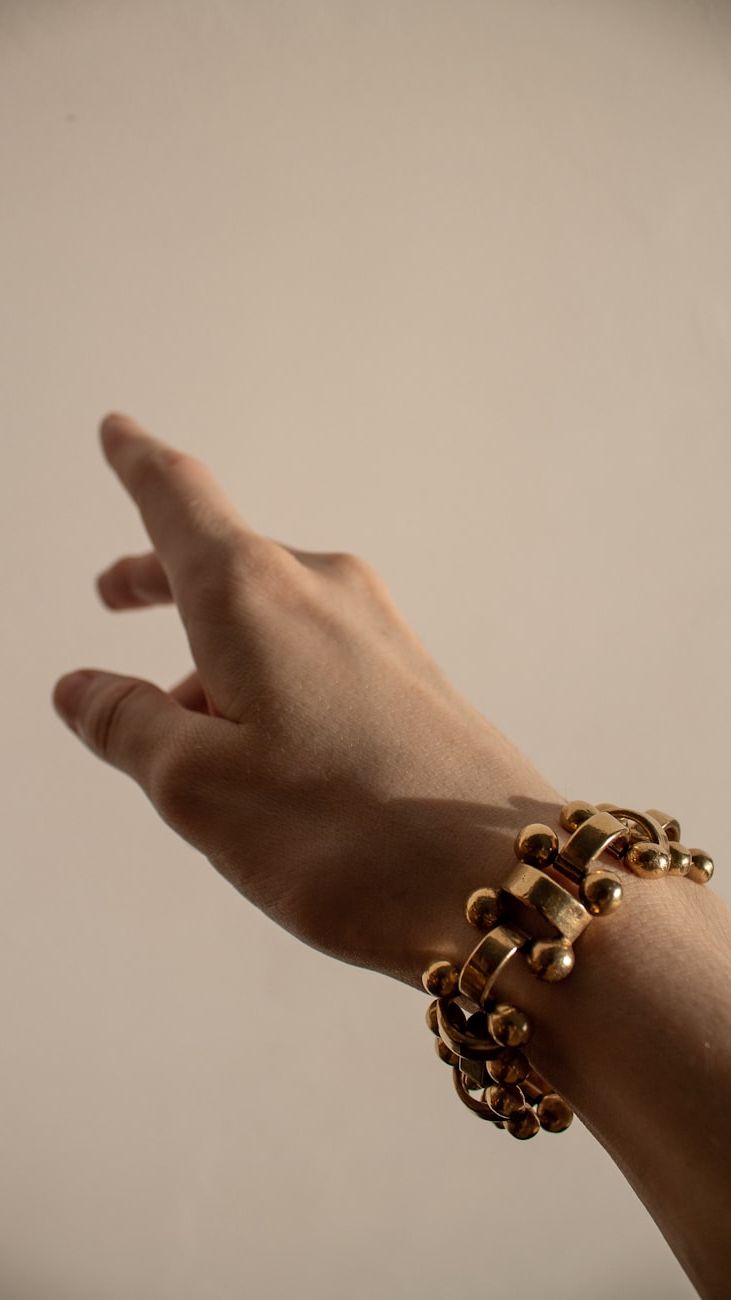 Women’s Bracelets: A Guide to Shapes, Materials, and Styles