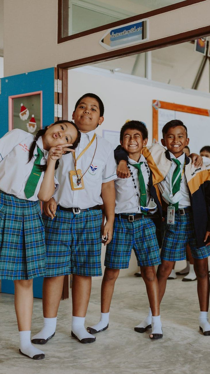 Élégant et fonctionnel : Le guide ultime des uniformes scolaires pour garçons