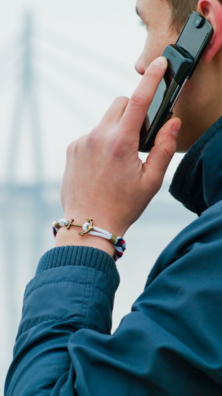Bracelets perlés : Ajouter une touche de chic bohème au style masculin