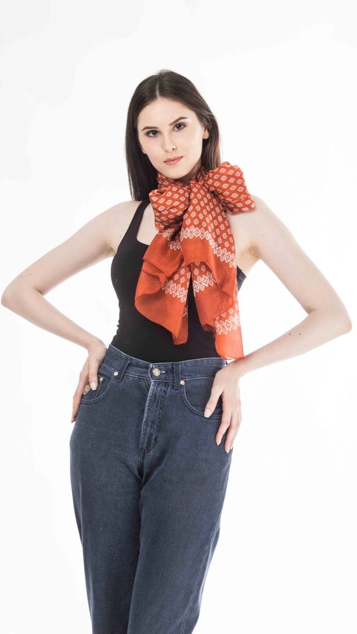 How to Wear a Scarf: 7 Stylish Ideas for Everyday Looks