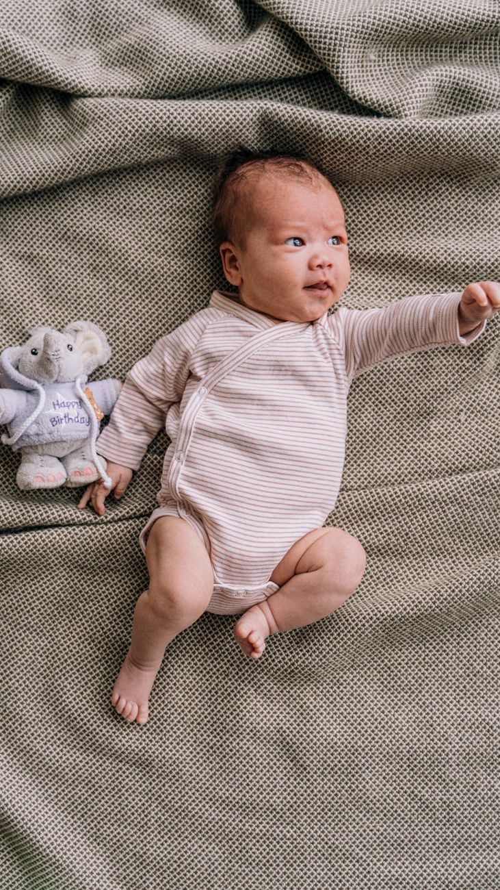 Accessories as a Gift for a Newborn Girl: What to Choose