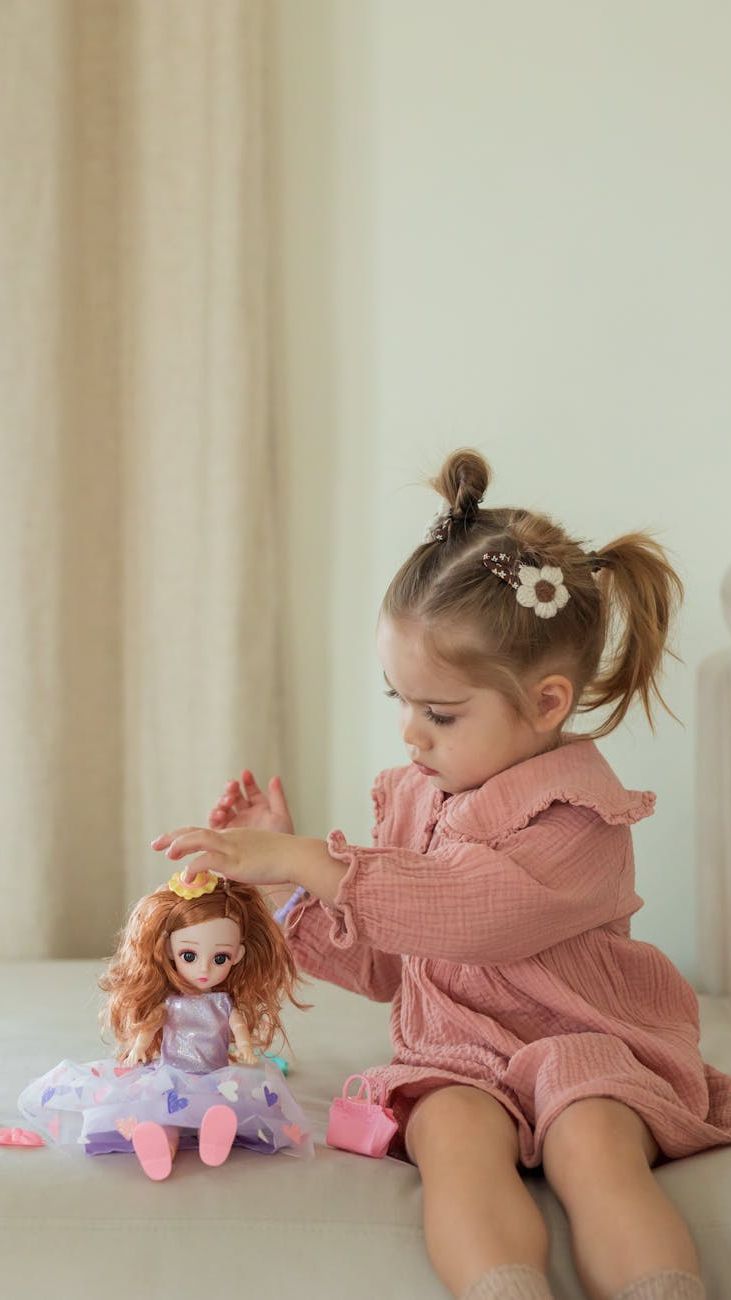 Trendy Accessories for Baby Girls: Bows, Hair Clips, Hats