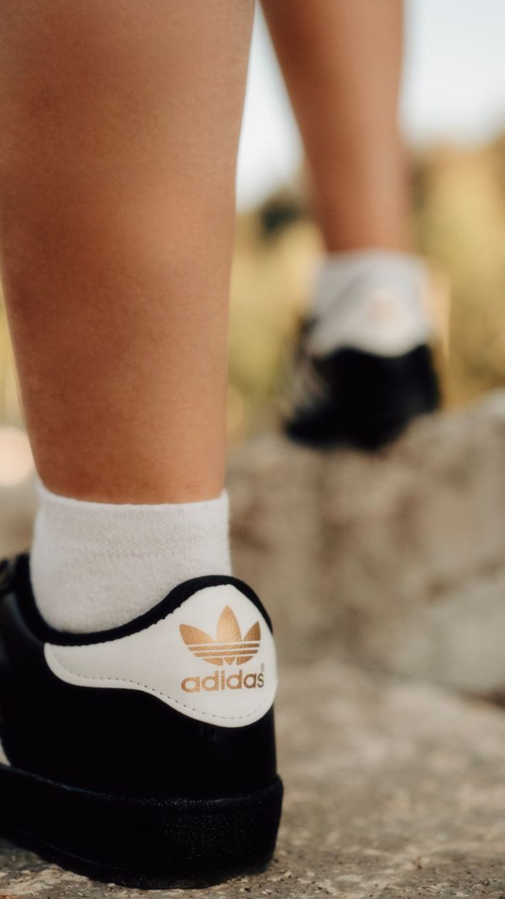 Crew Socks or Ankle Socks: Which Are Better for School and Sports?