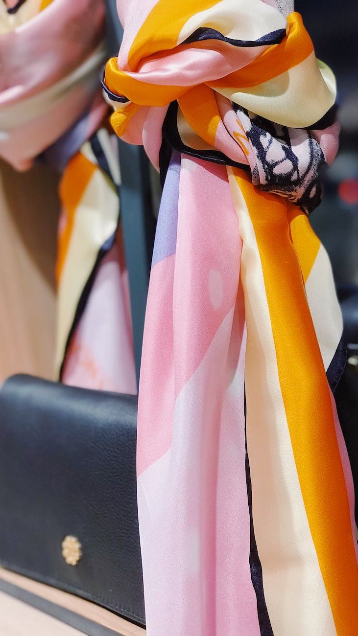 Colour Psychology in Scarves: Expressing Emotions Through Scarf Choices