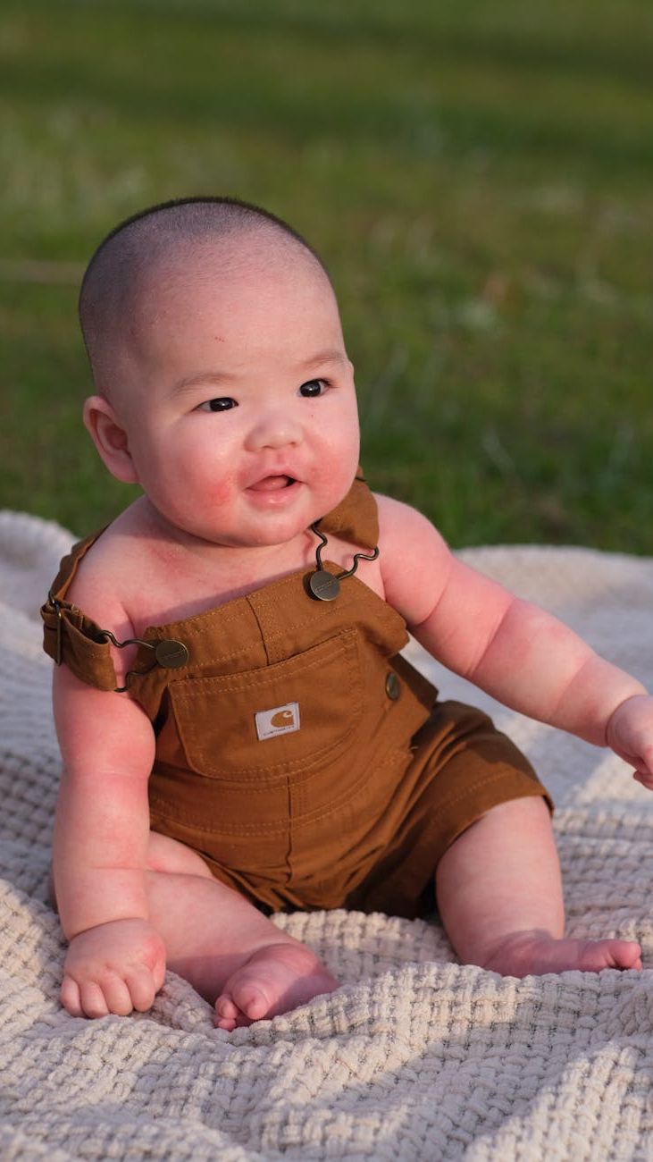 Modische neue Ankünfte für die Kleinen: Unisex-Kleidung für Jungen und Mädchen