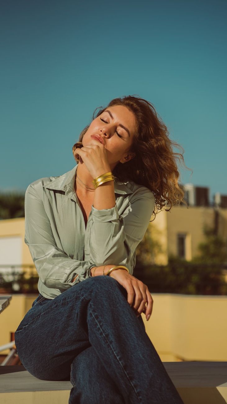 Find Your Style: Minimalist vs. Glamorous Bracelets for Women