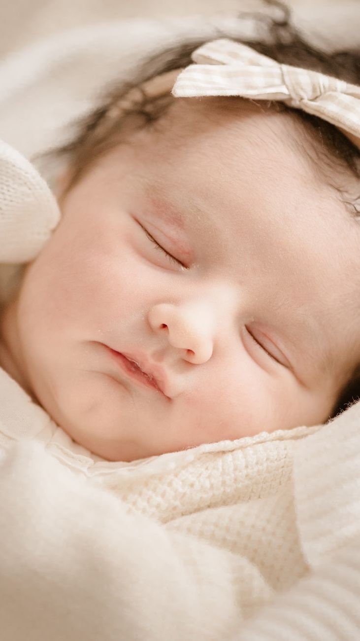 Comment Choisir les Accessoires Parfaits pour les Bébés Filles de moins d'un an ? Conseils de Styliste