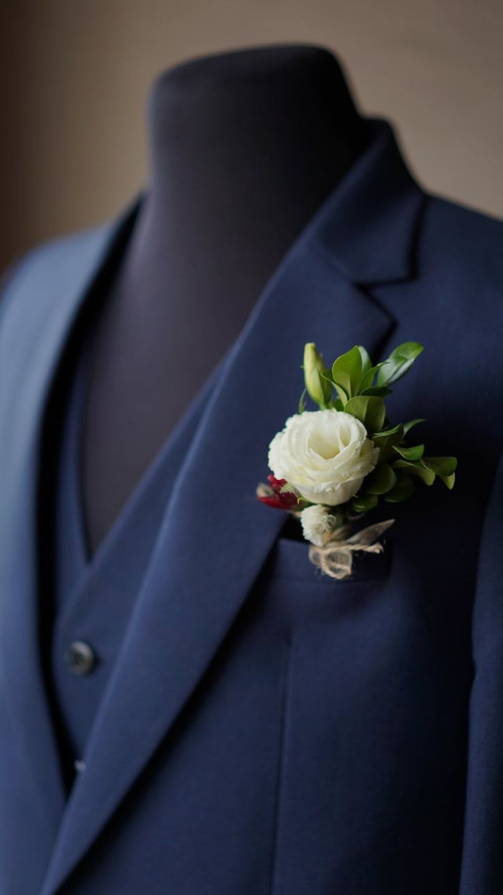 How to Choose the Perfect Wedding Suit: From Fabric to Fit