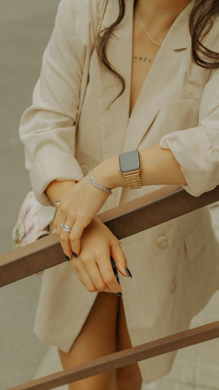 Style and Intelligence: How to Choose the Perfect Women’s Smartwatch