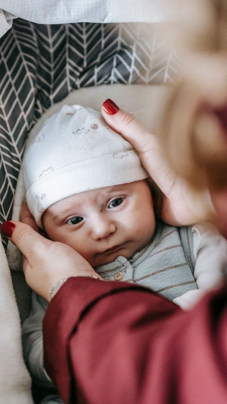 How to Choose Your Baby Boy’s First Hat: Comfort, Material, and the Right Size