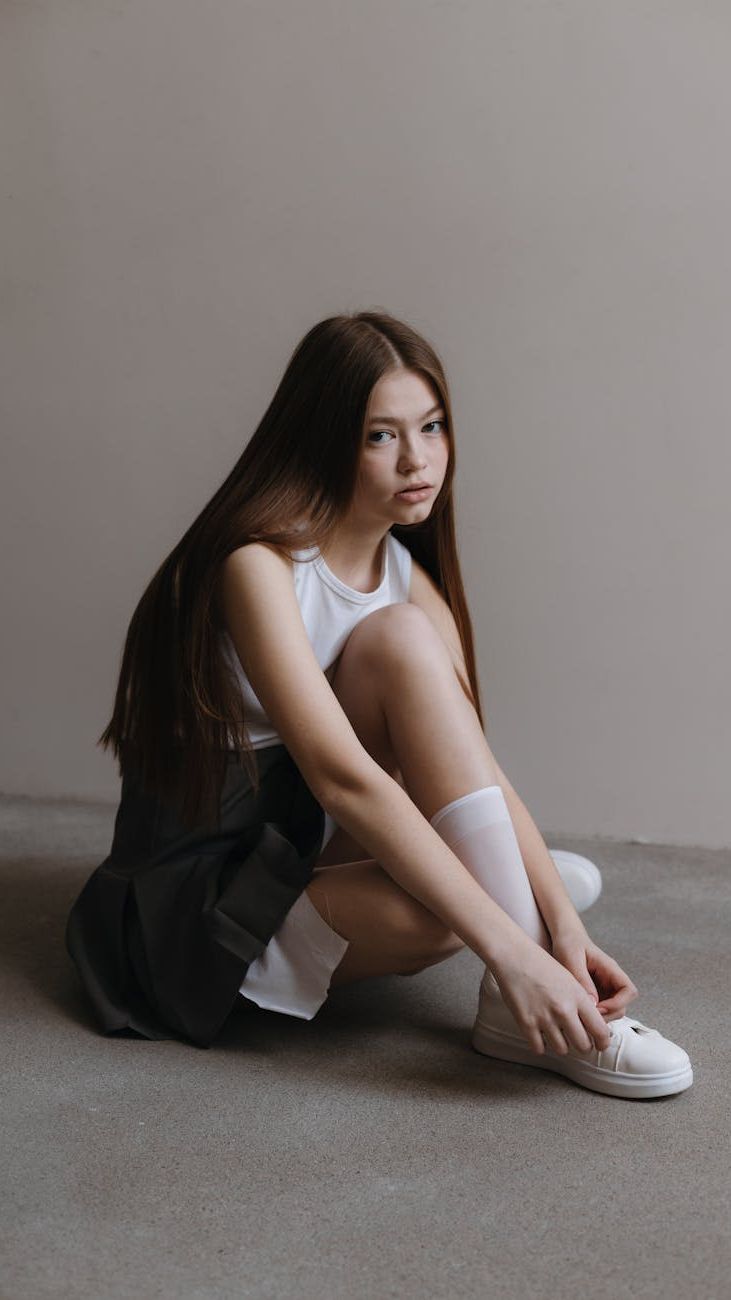 How to Style Sneakers for Girls: Trendy Everyday Looks