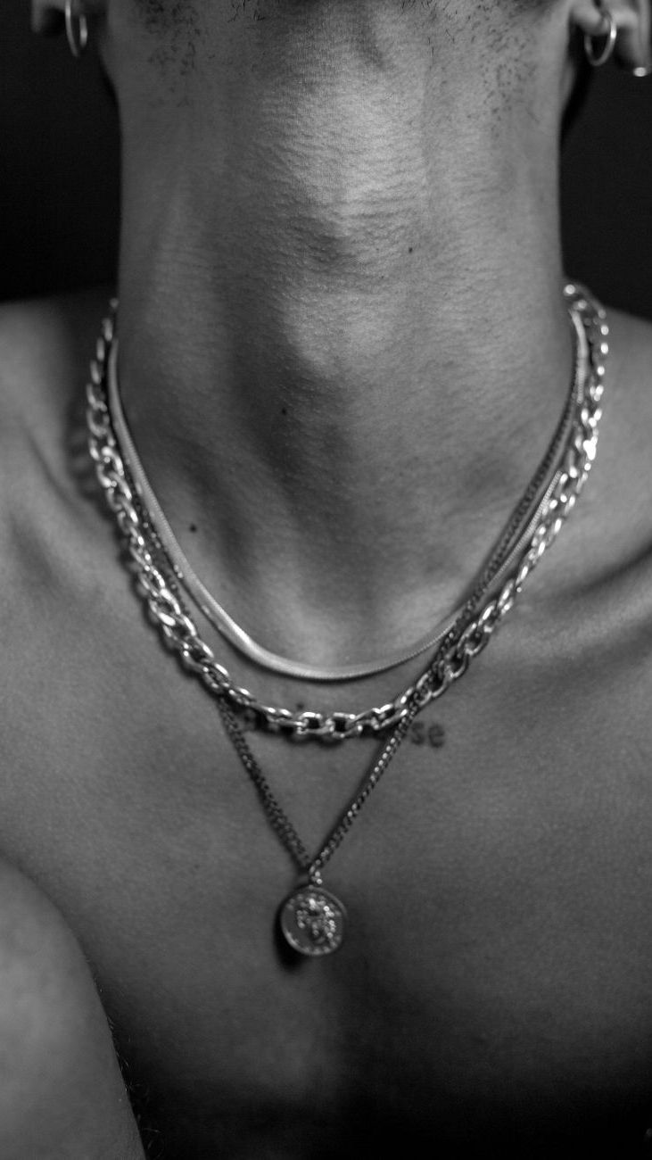 How to Wear Men's Necklaces: Stylish Combinations Without Mistakes