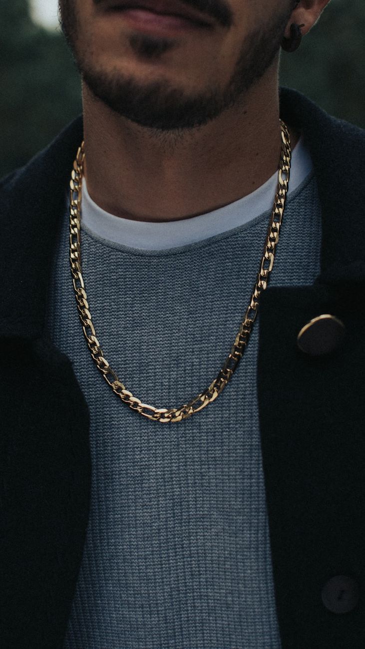 Bijoux pour Lui : Comment Choisir le Collier Parfait pour Hommes