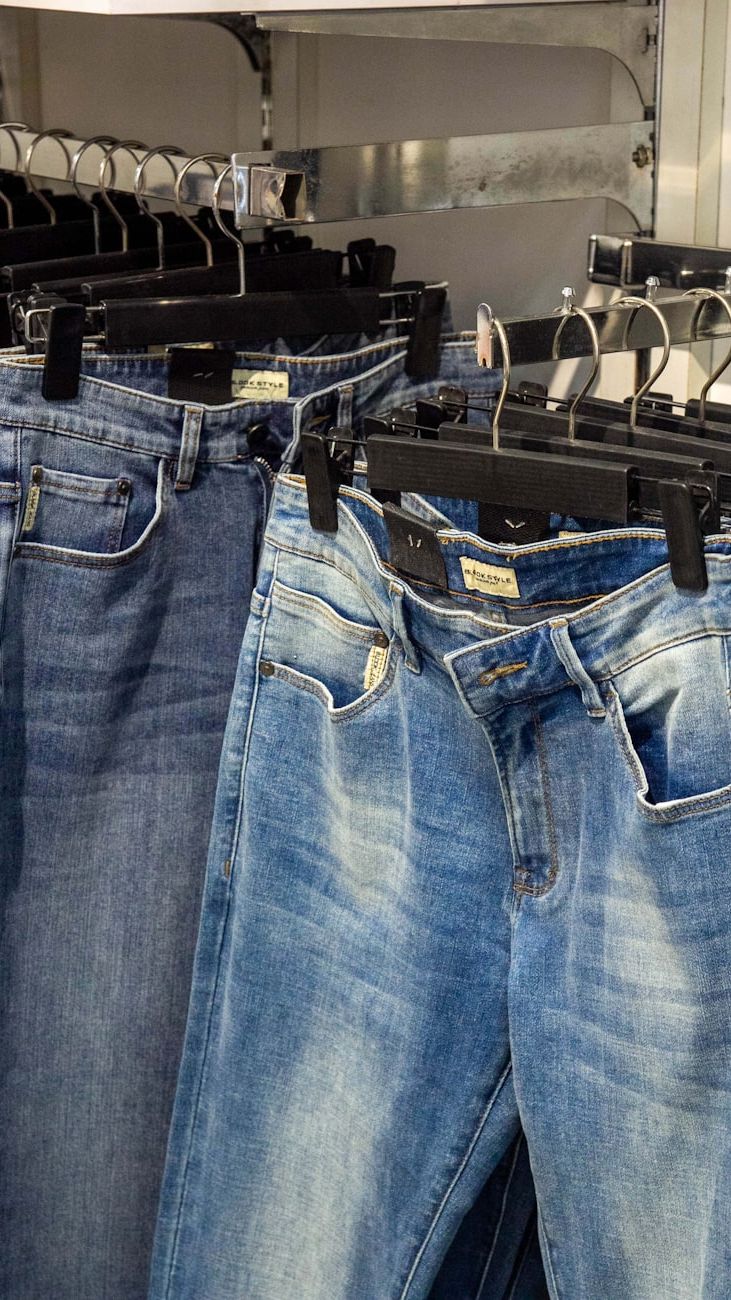 Light Men’s Jeans: Best Outfit Combinations for Summer