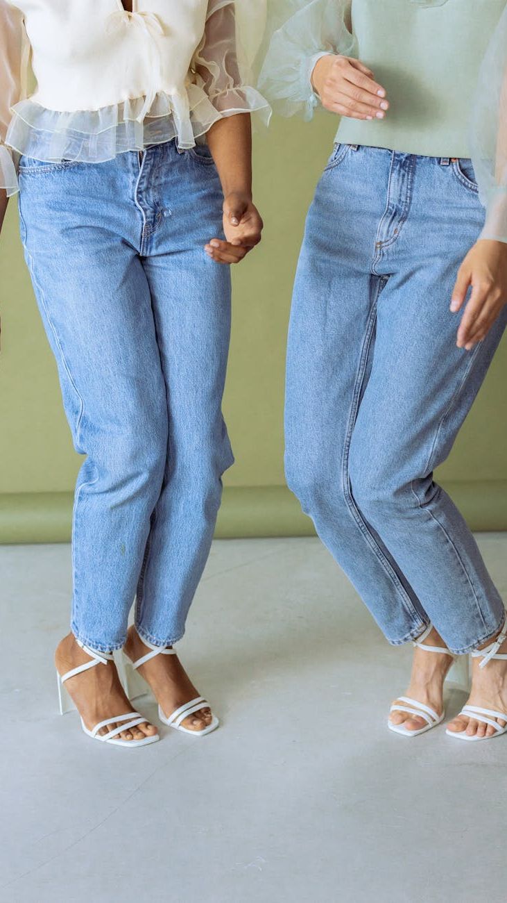 Light Wash Jeans in Spring: Stylish Outfit Ideas for Every Day