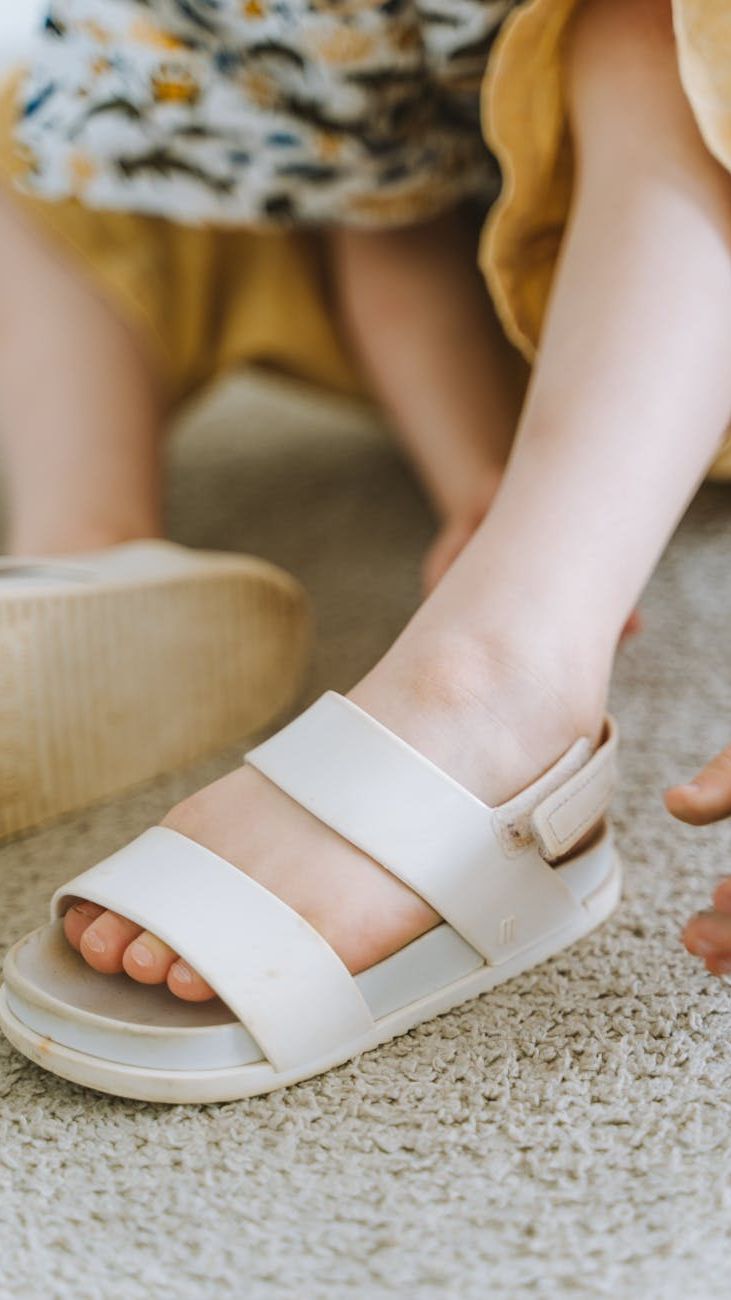 Lightweight Leather Sandals for Girls: Comfort for Hot Weather