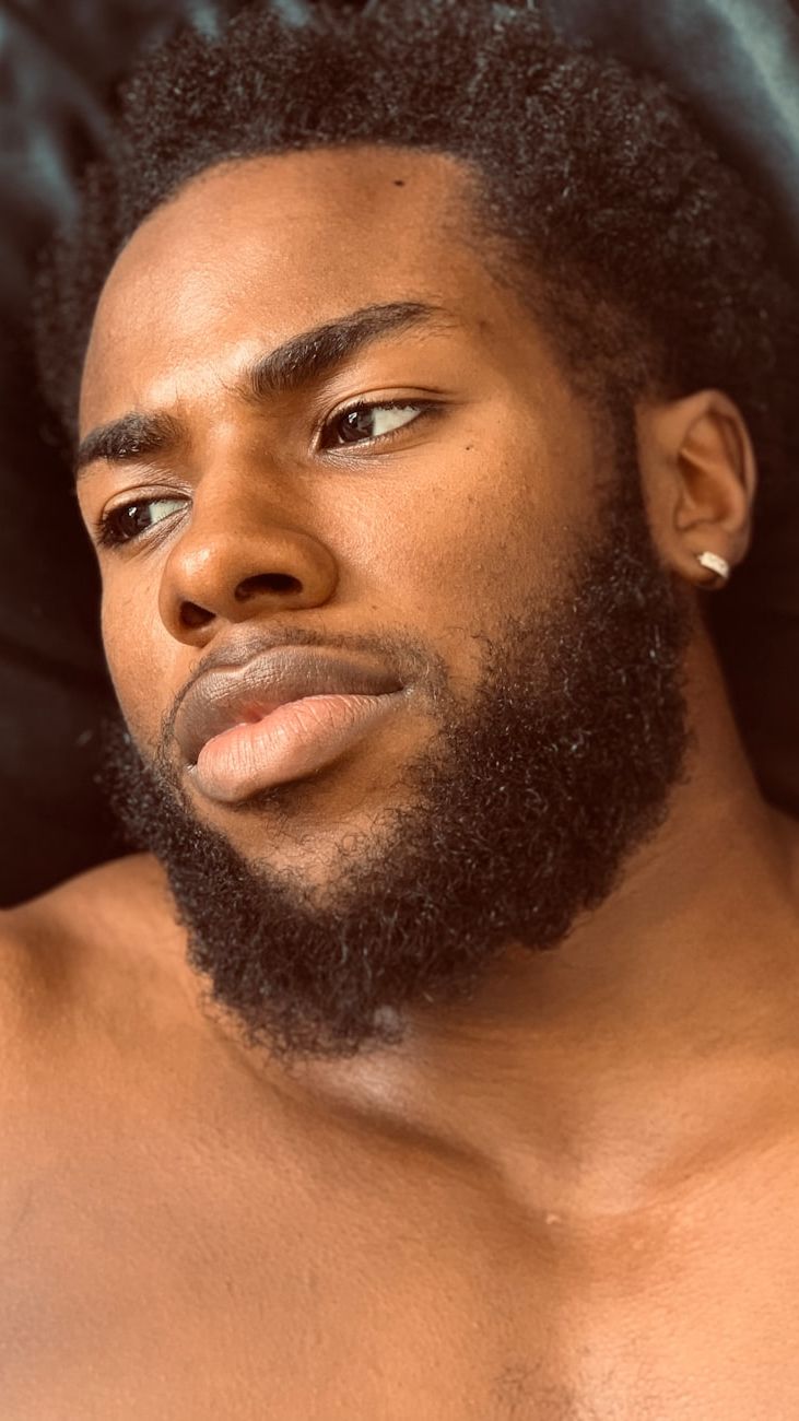 Men's Earrings in Everyday Style: How to Look Fashionable, Not Flashy
