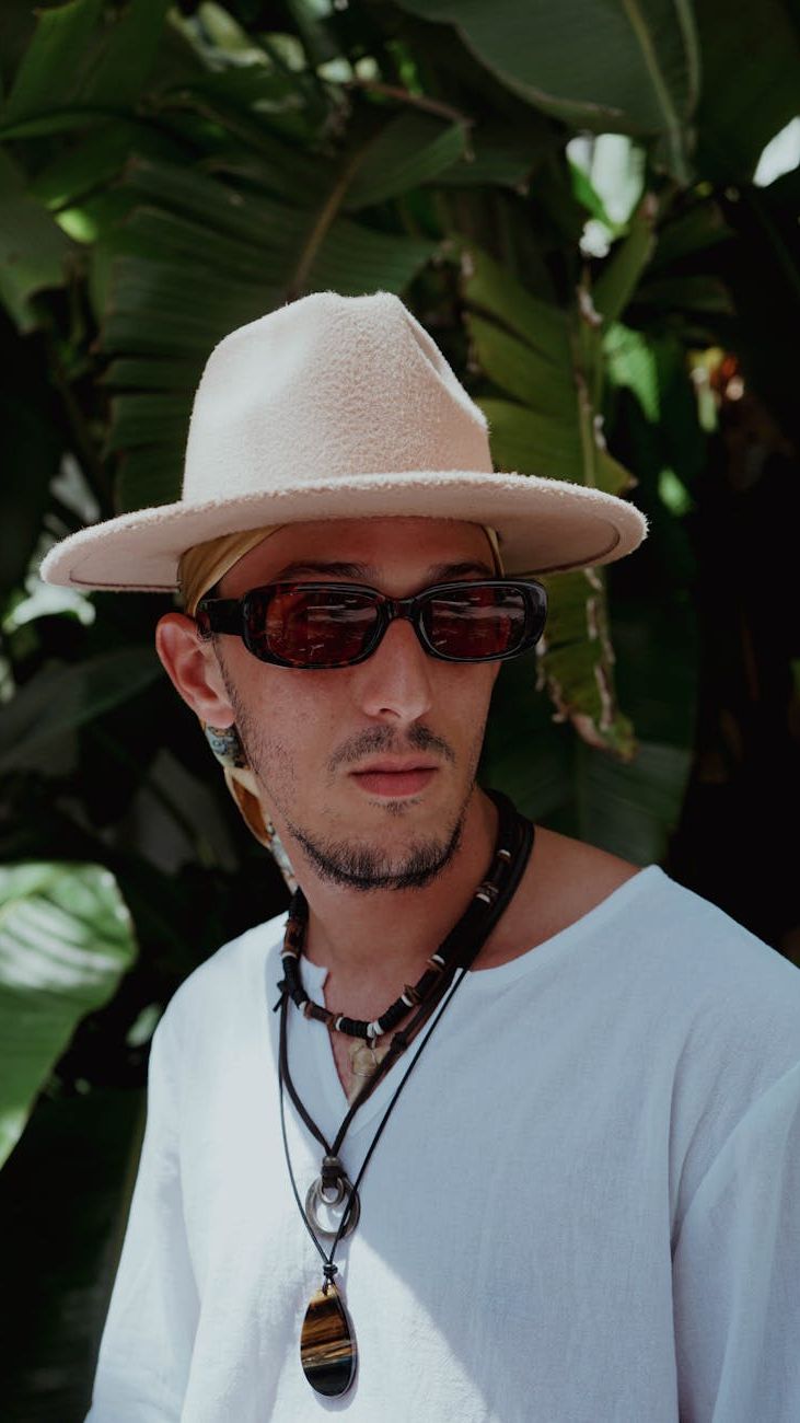 Men’s Pendants in Silver and Steel: The Perfect Blend of Strength and Elegance