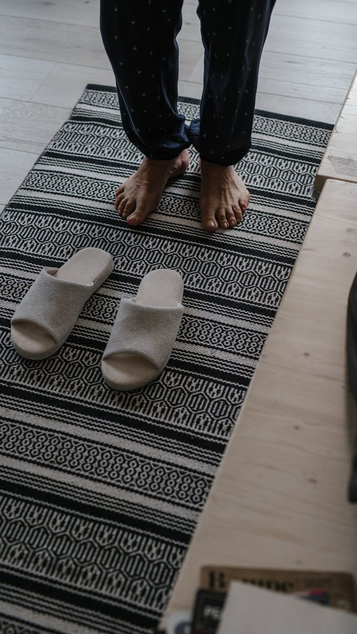 Men’s Slippers with Soft Insoles: How to Choose the Best Pair