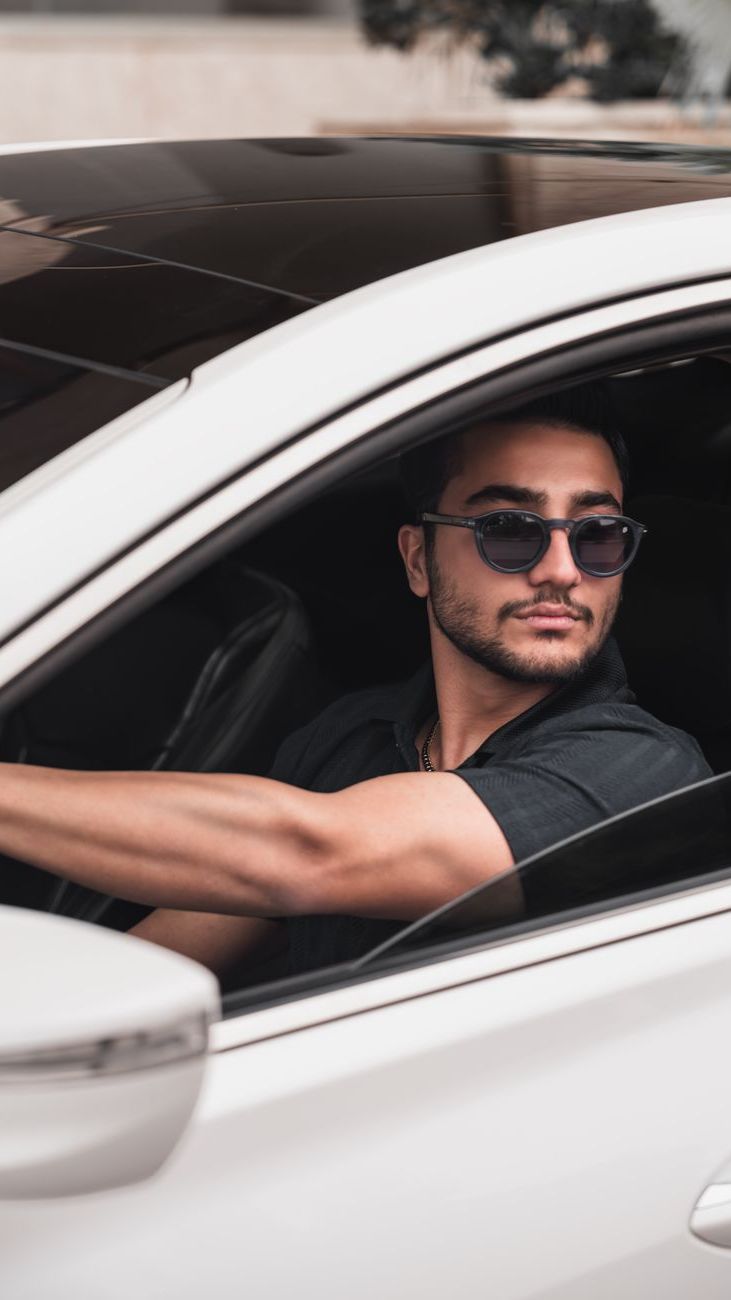 Men’s Sunglasses for Driving: Comfort and Protection on the Road