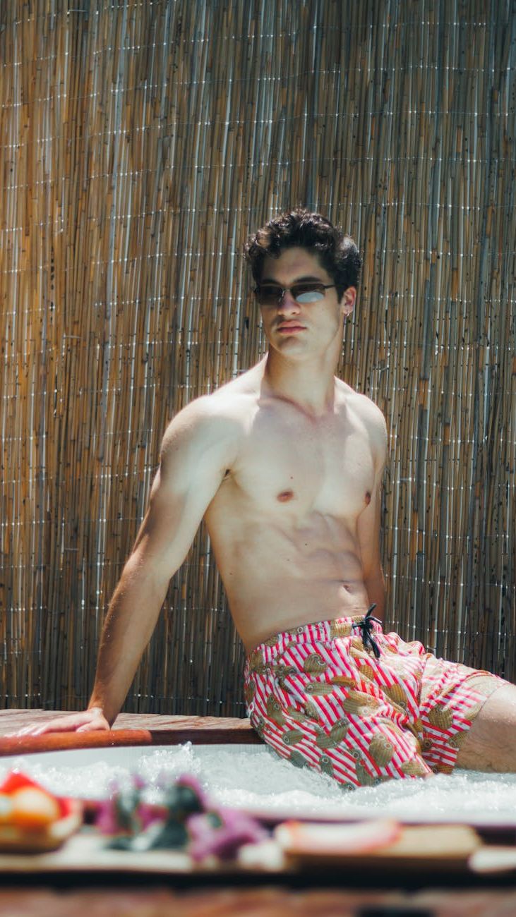 Maillots de bain pour hommes : Comment choisir le style parfait pour l'été