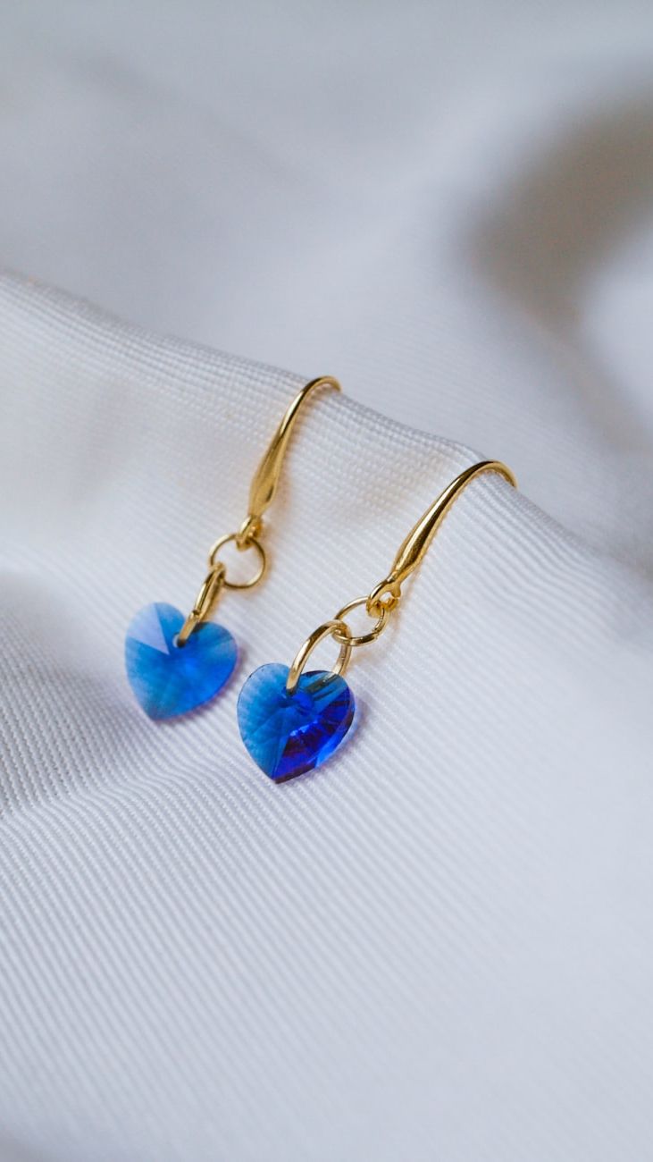 Sparkle in Style: Must-Have Earrings Every Woman Needs This Season