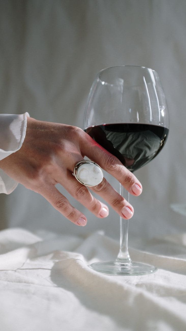 The Secret of Luxury: One Sparkling Ring That Elevates Any Outfit