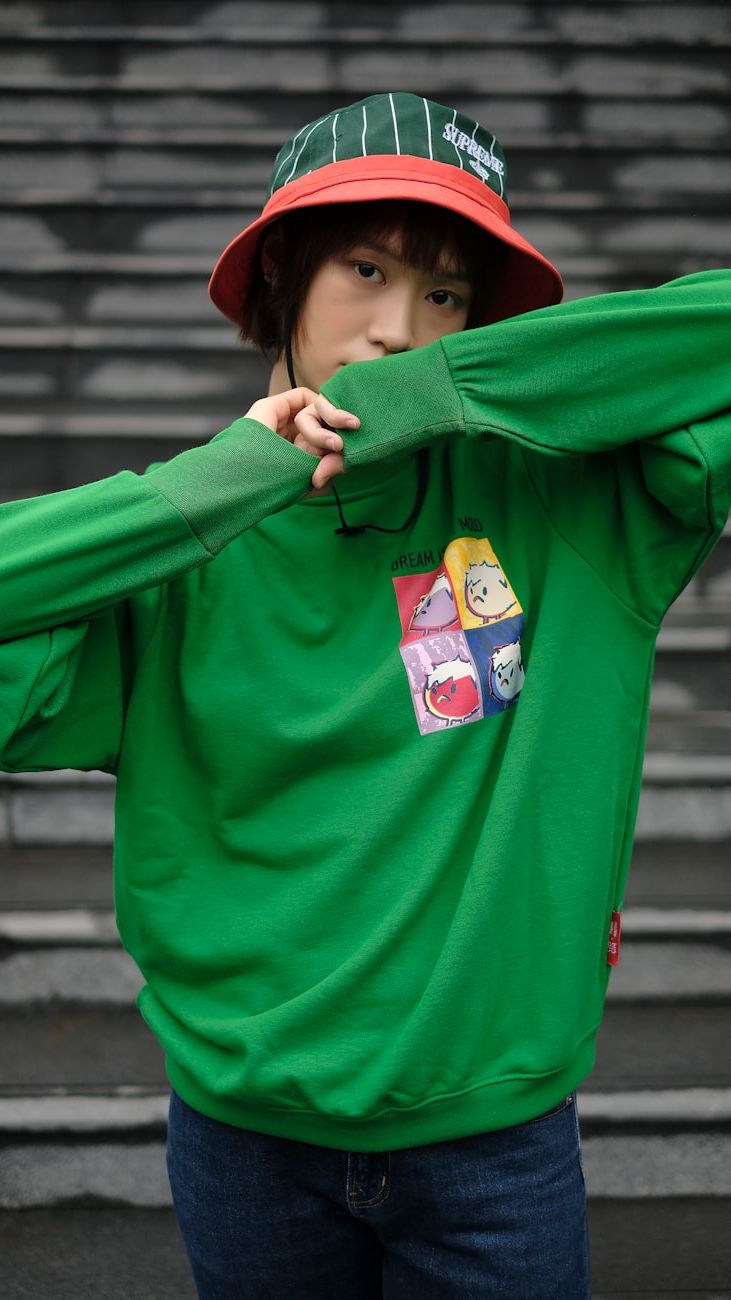 Oversize, Graphics, Fleece: A Guide to the Most Fashionable Sweatshirts for Boys 2025
