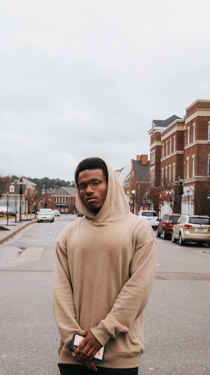 Style and Comfort: How to Choose the Perfect Men's Hoodie for Your 2025 Wardrobe