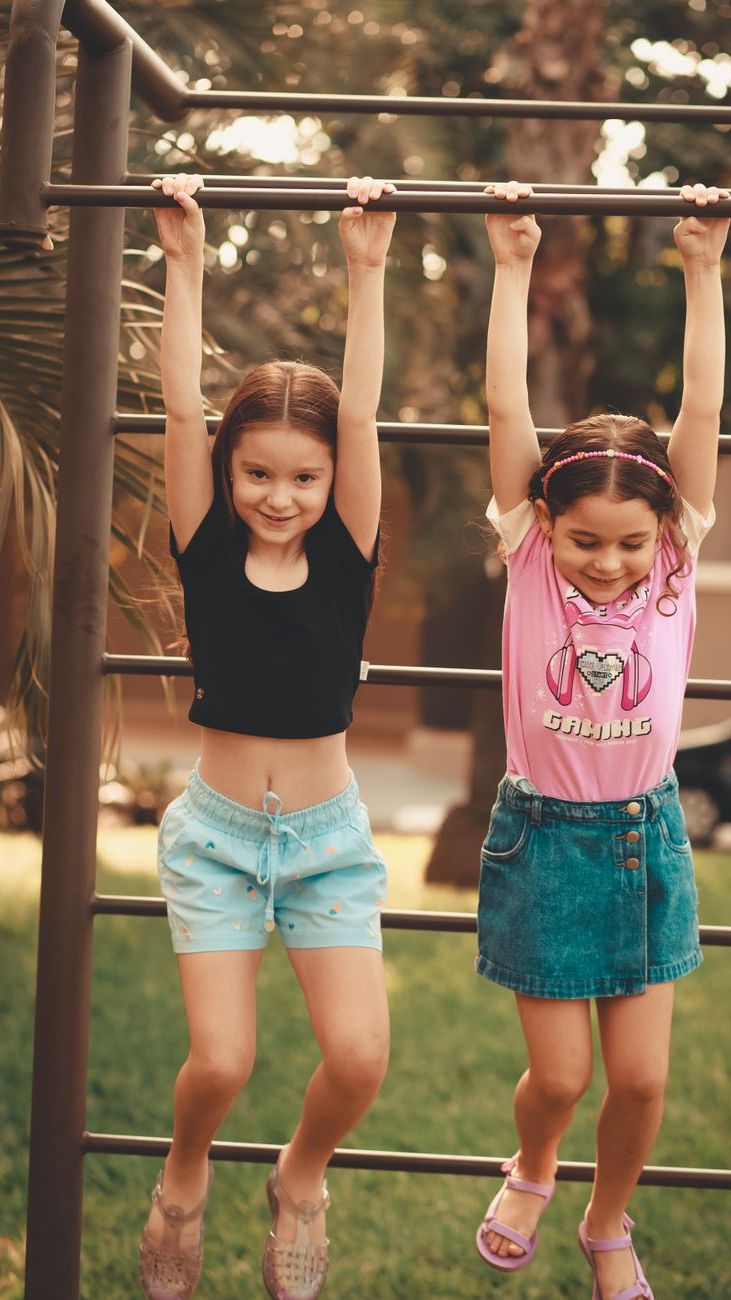 How to Choose High-Quality Tops for a Girl's Wardrobe