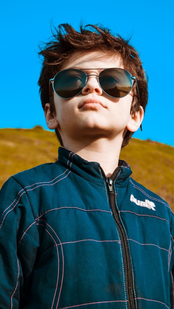 Sunglasses Just Like the Grown-Ups: Which Styles Boys Love in 2026
