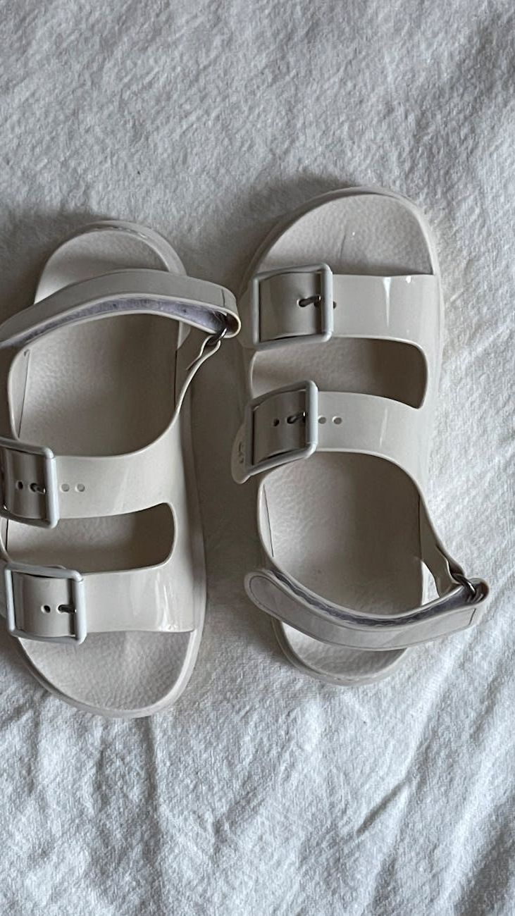 Style & Comfort: The Best Sandal Models for Young Fashionistas