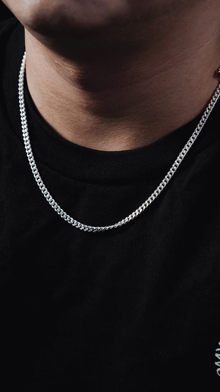 Men’s Necklaces: The Fashion Accent That Transforms Your Entire Look