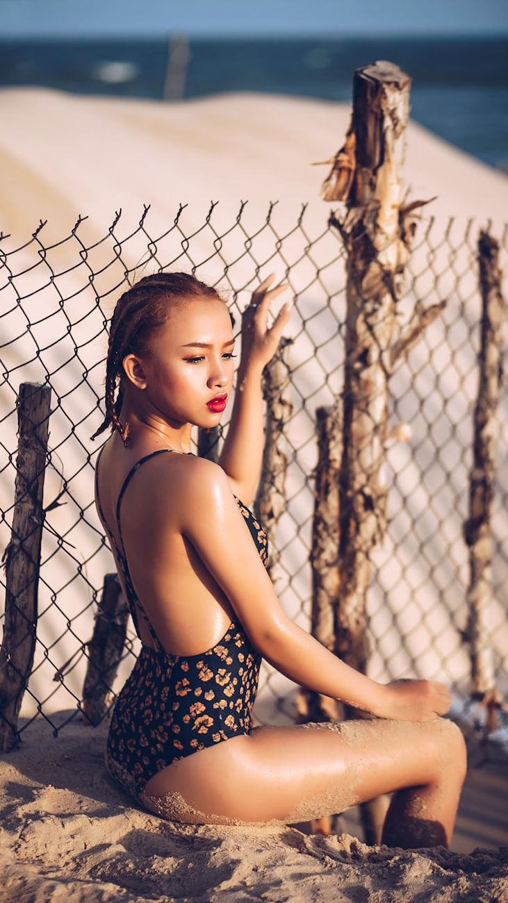 Summer Glam: The Hottest Swimsuits & Cover-Ups to Rule the Beach!